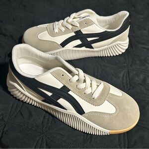 Lively official orthopedic sneakers, size 9 women’s (EU 41)